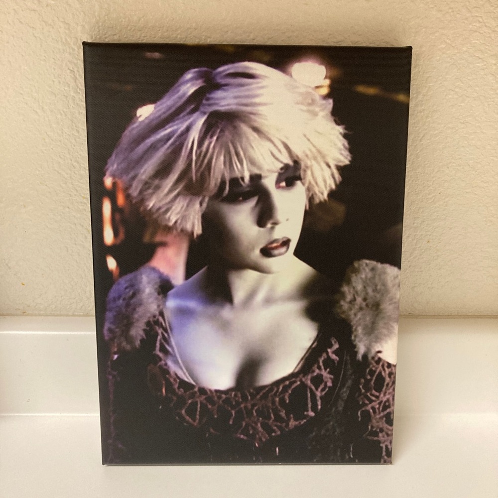 Farscape Chiana Canvas Wall Art 10x14” Free Comic